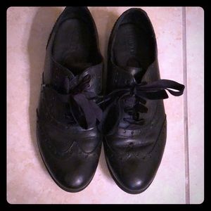 Cute black low cut oxfords